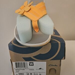 Clarks Womans  Brinkley Flora Sandles